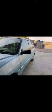 بيجو • ٢٠٠١ • اوراق