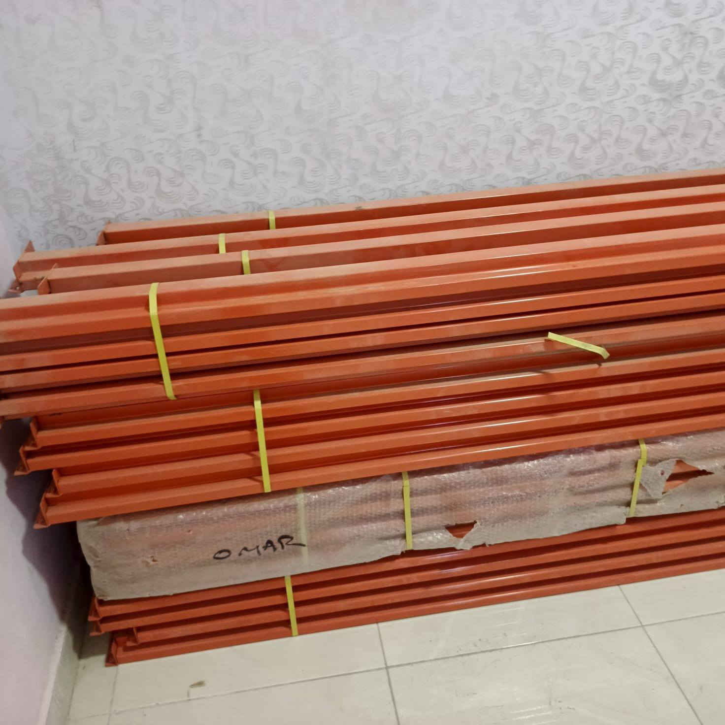 رفوف  للبيع حديد نضاف كميه خير من الله مستعجل ع بيعهن  سعر مناسب ***********
