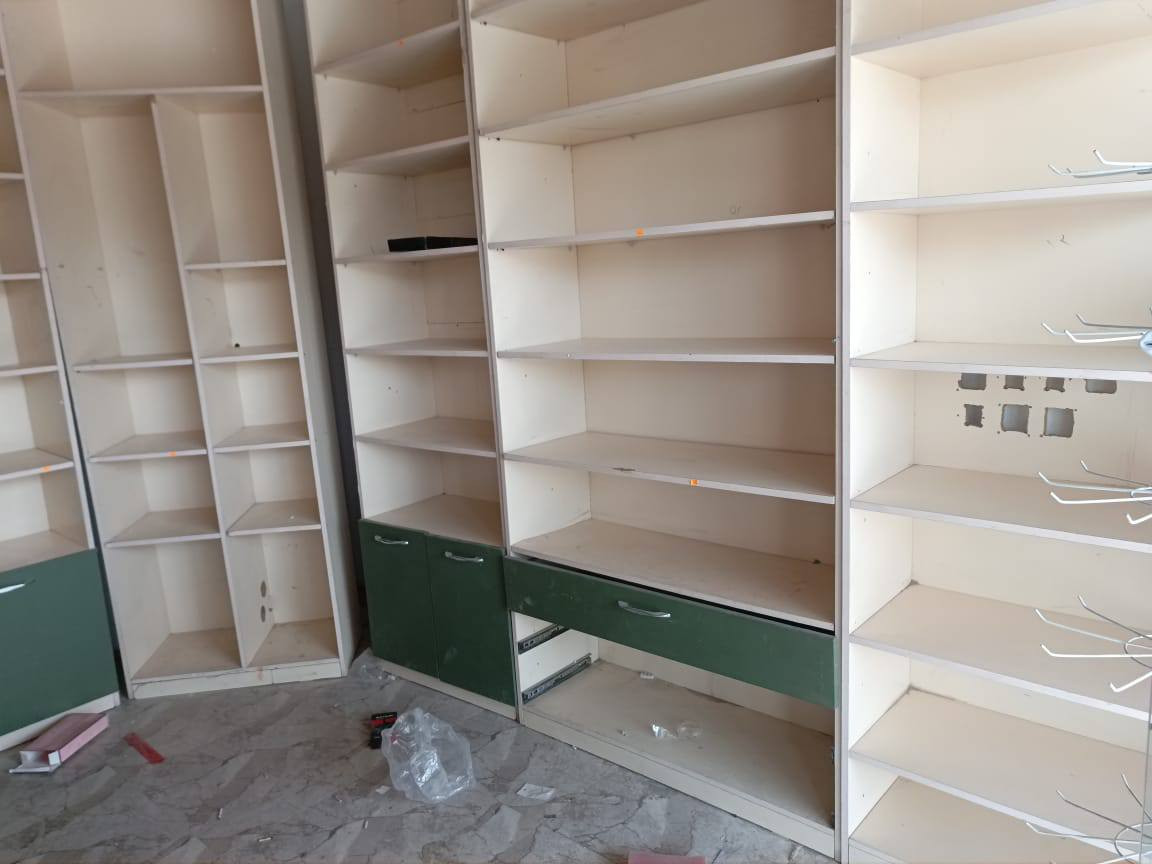 فاترينات عدد 12 الاصلي الخشب الثقيل للاستفسار خاص او اتصال ***********
