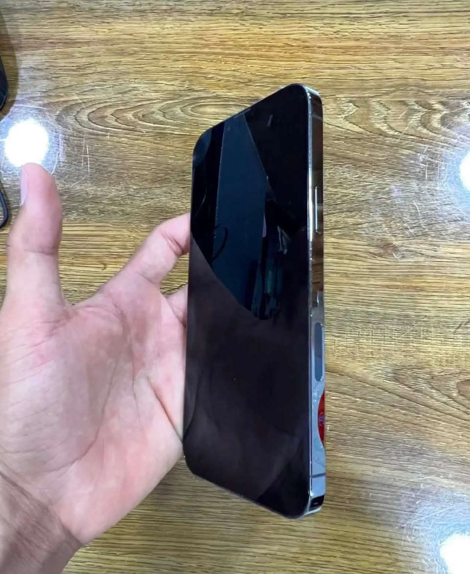 📱 iPhone 13 Pro Max

✅ مبدل شاشة
✅ البطارية أصلية (غير مبدلة)

كامره اماميه وخلفيه -صوت -اسبيكر -فس ايدي -كله شغال 

النضافه/1000

📞 للاتصال: ***********
💬 واتساب: ***********

📩 للمراوس أو البيع، راسلني.
