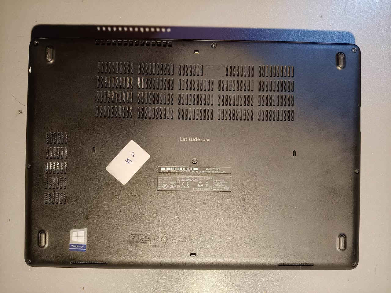 لابتوب dell للبيع
‏سريع واداء عالي ،  مناسب للدراسة والبحوث والتصميم والبرمجة،  وكافة الاعمال المكتبية،  وايضا مناسب للالعاب المتوسطة ✨ 
‏
‏المواصفات التقنية ....
‏المعالج Core i5 7200U الجيل السابع 🔥
‏كرت داخليIntel HD GRAPHICS 4GB 
‏الرام / 8GB DDR4 
‏النخزين / 256GB SSD M.2
‏الشاشة / 14 INCH SCREEN
‏
‏ملحقاته كاملة
‏- شاحنتة الاصلية
‏- ماوس
‏- ماوس باد
‏- حقيبة خاصة
‏
‏السعر: 225 وبيها مجال جداً بسيط 
رقمي : ***********
‏
