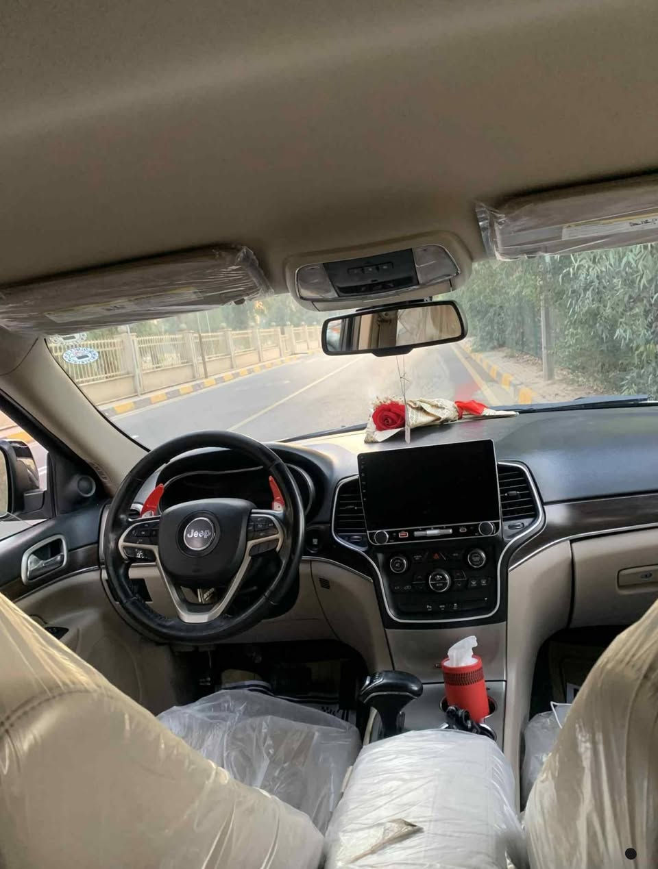 سلام عليكم 🙏

جيب 2015 🚗 v6... 3600 شرط بانزين عادي تمشي بدون دوانز مع تبريد 
رقم أربيل بأسمي سنوية جديدة 🆕
مواصفات فول عدا الفتحة 🔓
بصمة أبواب 📶
صندوق كهربائي ⚡
كيشانات جلد 🛋️
تبريد.. تدفئة كيشانات 4 مقاعد.. الخ ❄️🔥
كير و محرك شرط ✅

سيارة مكفولة كفالة عامة من الصبغ و المعجون و التبديل  🛠️
فقط بيها  باردين على كد اقل الشبر 📉
سياره حلوة ونضيفة مال بيت ✨
مكاني موصل الايسر 📍

اتصال او واتساب 📞
***********
