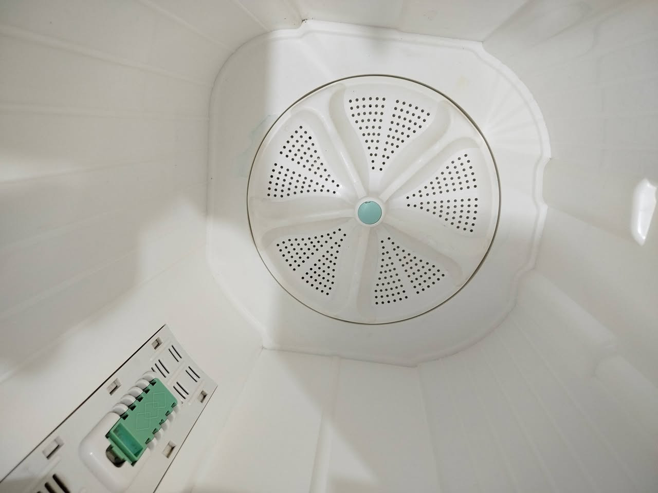 للبيع هيتاشي حجم كبير كلش نضيف جاهزه غسل وتنشيف مابيه اي نقص بيه ضمان سعر  110  مكاني كربلاء حي العامل ***********👈*********** وتساب ماسنجر موجود
