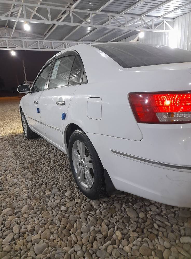 السلام عليكم للبيع سوناتا موديل ٢٠٠٩ رقم واسط دولي بسمي مشروع وطني محرك ٢٤٠٠ دوش السياره مكفوله من الضربه سونار موجود معه صور مكينه كير صدر تخم تاير دوشمه تبريد كله جديد مال جناي سياره جديده معنه الكلمه السعر ١١٧ وبيه مجال للشراي الستفسار ***********
