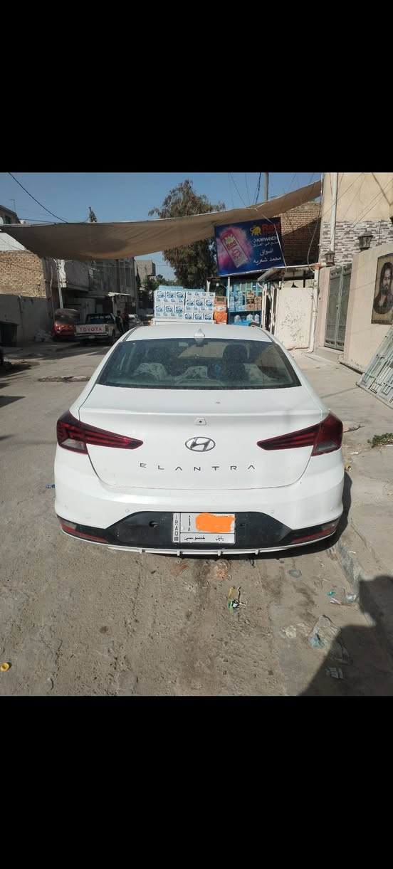 السلام عليكم للبيع الانترا ٢٠٢٠ ابيض بابل خصوصي السعر ١١٨ السيارة جاهزة الضرر بالعراق ضبغ صفحة عكس السايق والبنيد اني ابيع حزام هي مو حزام مكان السيارة بغداد الحرية *********** رقم السيارة بيه منضومة غاز
