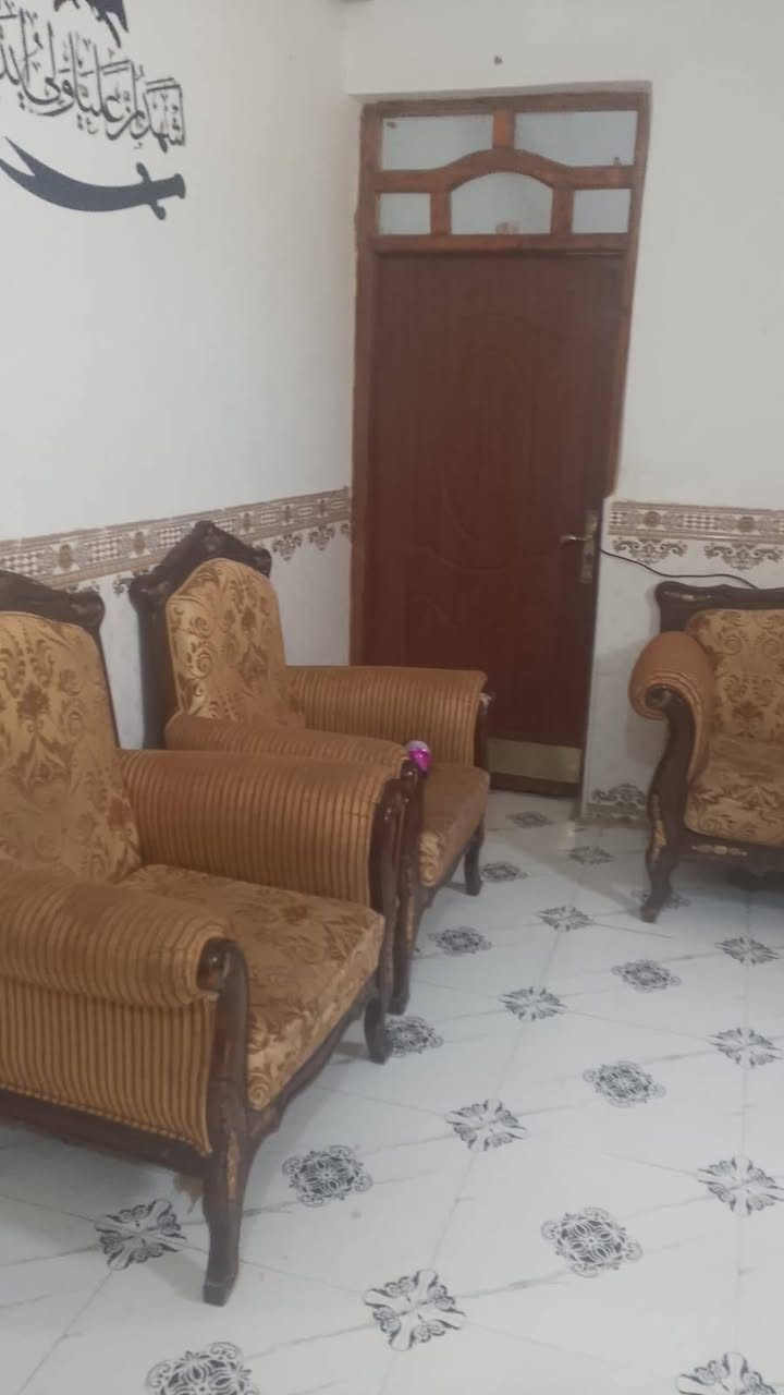 بيت لبيع شارع 40 قرب مدرسة العطاء ب 45 وقابل للتفاوض *********** مساحة 160 وكدم مساحه هم جبير زرعي
