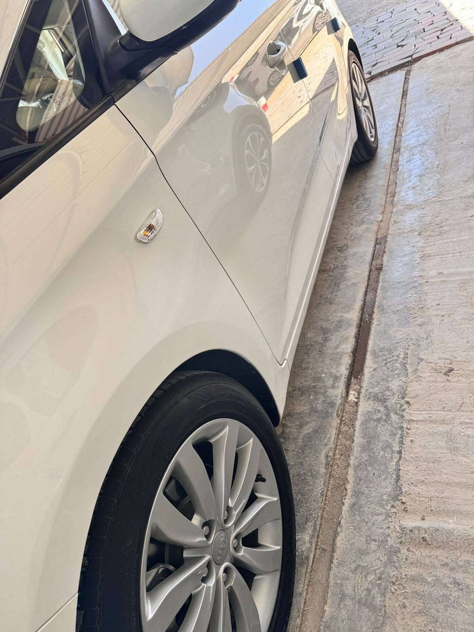 السلام عليكم كيه كارنزه مديل ١٥ رقم انكليزي السعر ١٣٥ وبيه مجال هاذه رقمي للستفسار ***********
