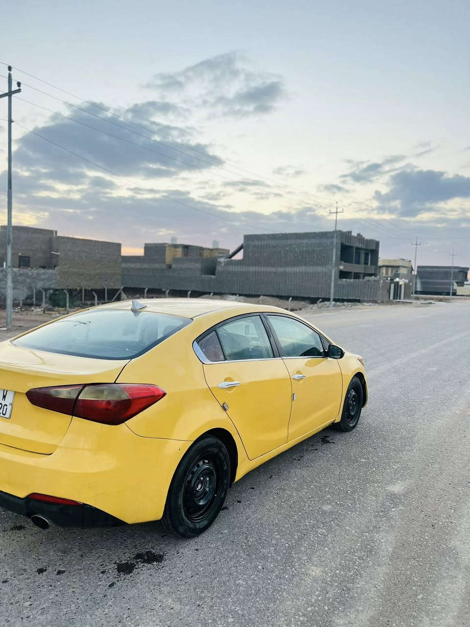 سلام عليكم فورتي 2014  رقم بغداد انكليزي كير ومحرك وحداديه كفاله تخم تاير جديد مال جناي جاهزه الاخير تبريد ثلج ⛄️ سنويه ال2030رقم بغداد انكليزي مكينه2000
السعر93وبيها مجال لشراي 
الاتصال***********
مامتواجد بلخاص 👆👆
مكاني بابل مشروع المسيب 
مواصفات السياره 
تحكم استيرن 
شاشه 
اشاير بلمري 
نضام ايكو 
كامره
