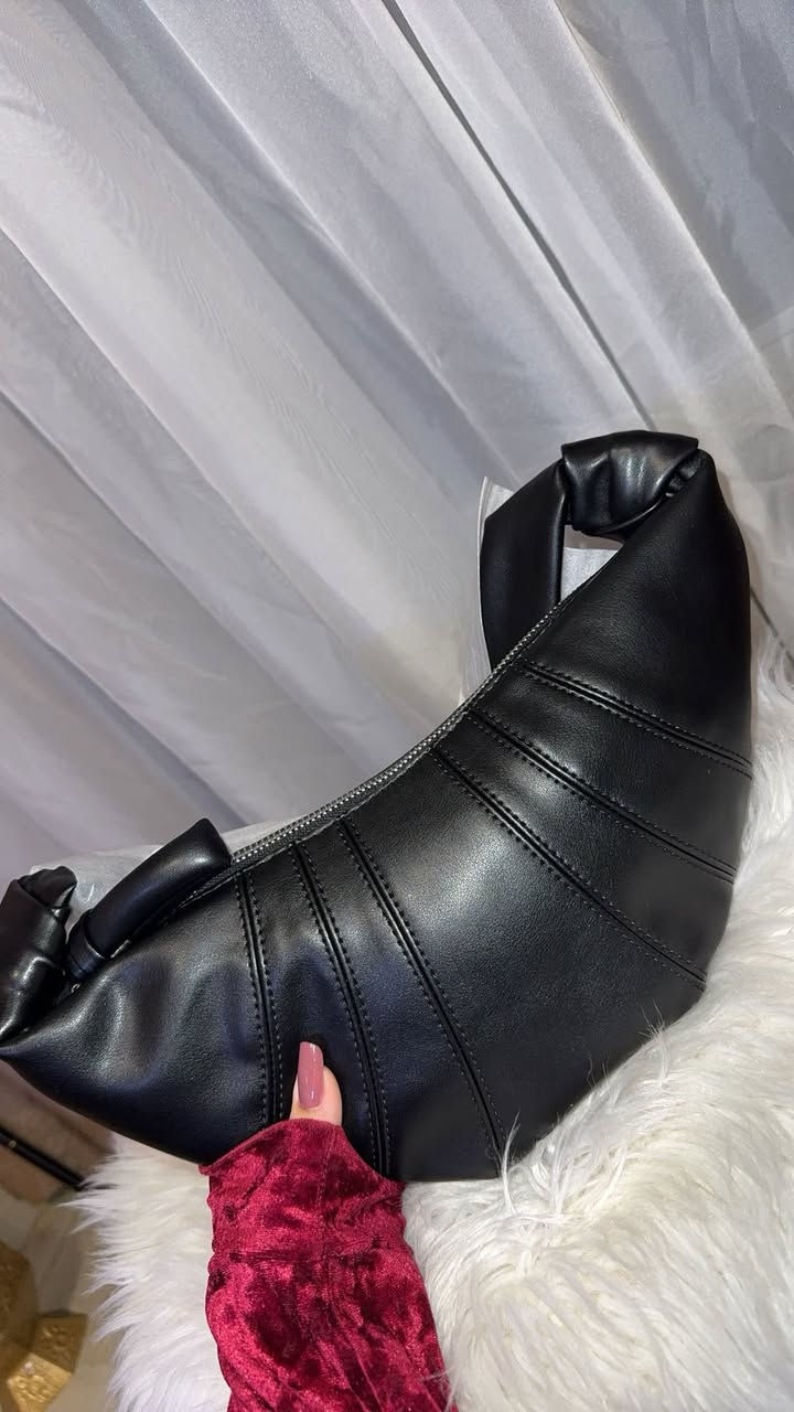 حقيبه ماركه LEMAlRE صنع في Spain
لماري مو بس ماركه إحساس يلبسني ثقة 🖤👑


**إذا كنت صاحب هذا الإعلان وتريد حذفه لأي سبب، رجاءا أرسل رسالة إلى الدعم الفني**