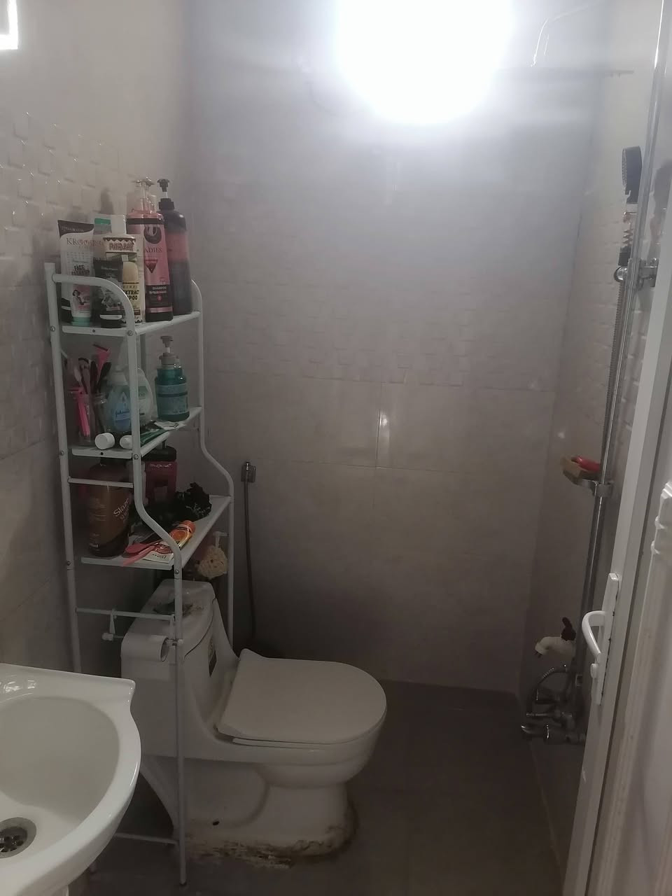 بيت للبيع 100متر حي زيتون وره عمارات عرصات سيد مكي
يتكون من استقبال صاله مطبخ غرفه حمام داخلي وخارجي بناء طابوك اساس صب
ارضيه بورسلاين كله سيراميك درجه اولئ كامل من كلشي بسمي مداور ثاني يوم شارع ١٠ متر تريده هوه واثاثه او بدون اثاث جاهز للسكن رقم***********
سعر 37 بدون اثاث 42 هوه اثاثه وبي مجال شارع تبليط واناره
