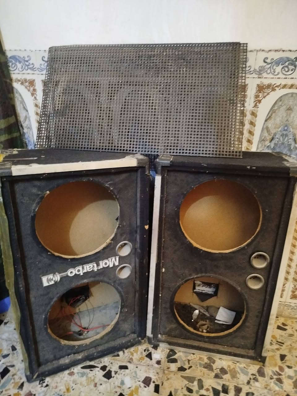 3 ازواج كفرات 
هذ وضعهن كدام عينك 
قيم وتدلل
***********
