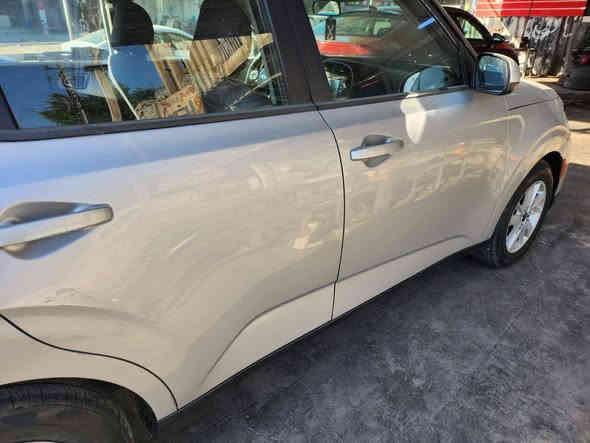 السلام عليكم
كيا صول 2020 للبيع
لون سلفر محرك 2000 دوش  رقم بغداد الدولي
سنوية ب اسمي 
مواصفاتها :
كاميرا
شاشه
توقف ذاتي  امامي خلفي
مثبت سرعة
تحكمات ستيرن جهتين
ابل كار بلاي 
منافذ USB
وضعية قيادة عادي+سبورت
وباقي المواصفات المعروفة عدا الفتحة والبصمة
گير ومكينة خير من الله مكفولة مكينه طابوكه جديده 
تبريد ثلج 
السعر 115 وبيها مجال جدآ بسيط 
مكاني بغداد الكرخ
***********
