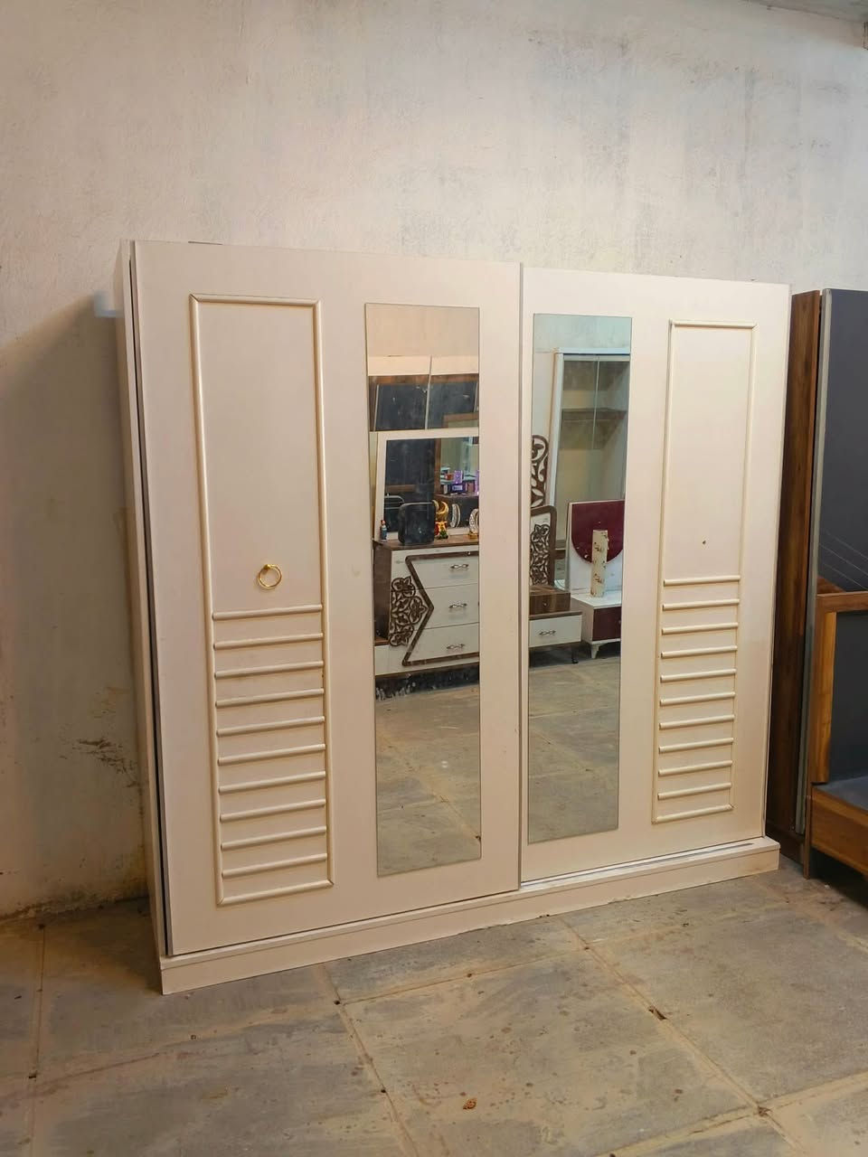 غرفة نوم مستعملة🇹🇷
 نضافة 90 ٪💯فول نضافه
عدد القطع /5
نضام / سلايت💢
سعرها /400💸
شد ونقل داخل بغداد مجاني🚛
يوجود توصيل محافضات 🚛


**إذا كنت صاحب هذا الإعلان وتريد حذفه لأي سبب، رجاءا أرسل رسالة إلى الدعم الفني**