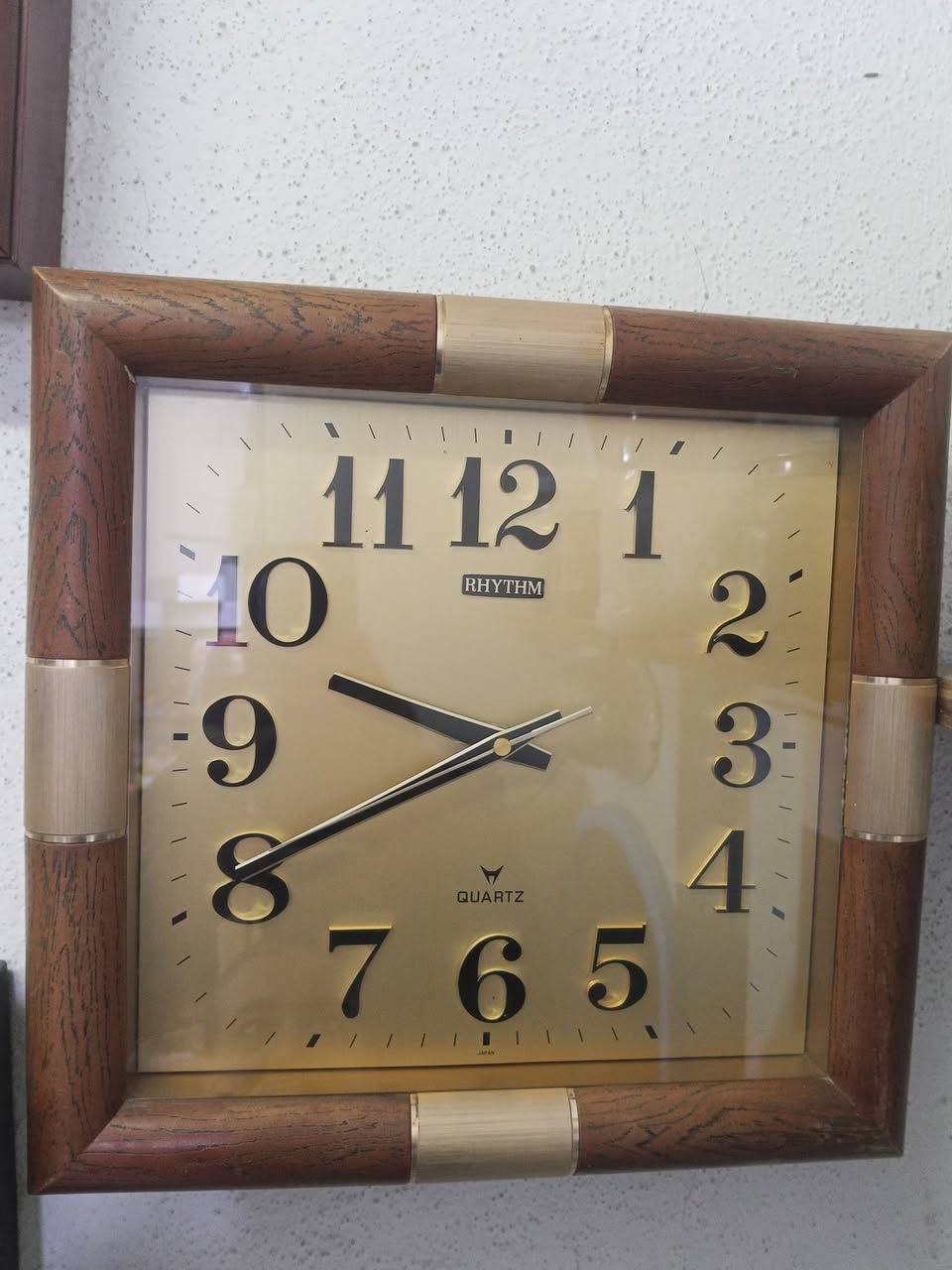 كل عام وأنتم بخير
عرض العيد:
3 ساعات يابانية جدارية...ستيزن ورايذم ودايلي...
ماكنة اصلية 
شغل منتظم
إطار خشب
صناعة متينة ومعروفة ..صناعة الثمانينات
استخدام محدد ونظافة عالية.
السعر لثلاث قطع 100 الف مع التوصيل لكافة المحافظات ومكاني الموصل 
تحياتي للطيبين.


**إذا كنت صاحب هذا الإعلان وتريد حذفه لأي سبب، رجاءا أرسل رسالة إلى الدعم الفني**