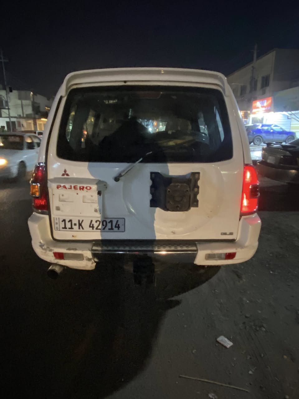 السلام عليكم للبيع سيارة باجيرو 2003 رقم بغداد دولي جديد سنويه وهزه جديده السياره السياره حلوه منقصها شي 
جاهزه سياره السعر 52 وبيها مجال ***********
