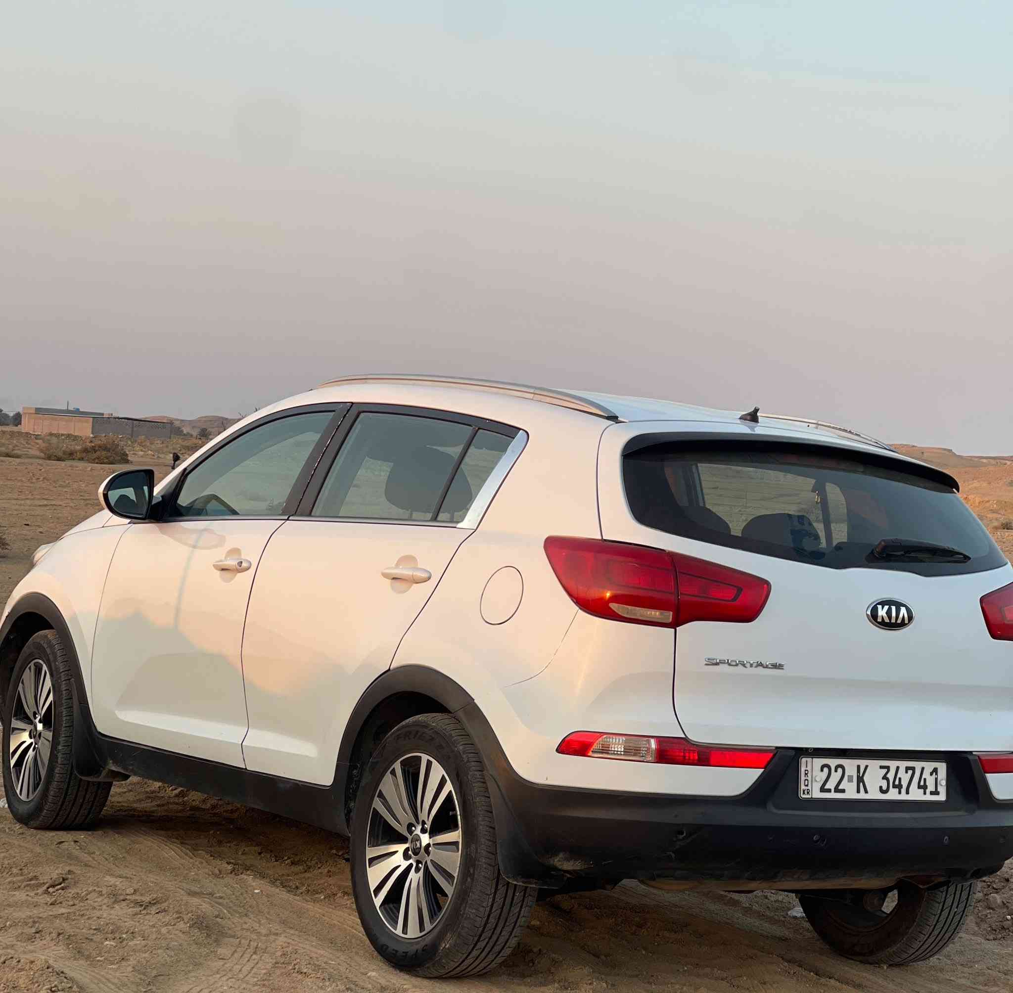 السلام عليكم كيا سبورتج موديل ١٦ الشكل المرغوب للبيع
محرك دوش ٢.٠ المرغوب 
ممشى السياره ١٨٥ الف وقابل للزياده 
بالنسبه لحالت السياره افحص وشوف 
كير ومكينة ما مفتوحات وخير من الله 
السعر ١٥٥$
للتواصل فقط عبر الواتس اب:***********
