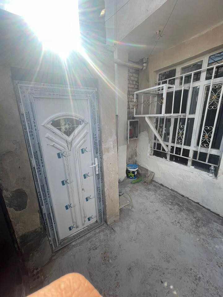 بيت للبيع ⭕️⭕️
المخابرات تقاطع الجريخي بفرع صيدلية عبق الجوري اخر فرع مساحة ٧٥م غرفه نوم واستقبال وصالة وصحيات وبيتونه وسطحين الاستفسار ***********
