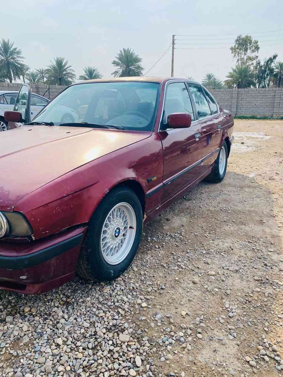 سلام عليكم بيم موديل 1993 مكينه 525  مسكر مكينه مكفوله كير مكفول صدر جديد شواصي جدد  سياره ما ناقصهه  اي شي وهاذه رقم تلفون *********** مكاني بغداد بسمايه تحويل ثاني يوم سعر 48 وبيهه مجال
