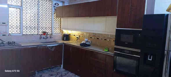 كاونتر مستخدم مستعجلين على بيعته سعره مناسب يرادله تصليح وياه طباخ وفرن السعر 250 الف الشراي يتصل ع رقم *********** بغداد
