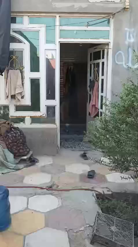 ياالله متاح بيت مساحه 225متر في المشخاب طبر فرعون مرقم بلديه غرفتين و مطبخ وصاله و براني و مكشوفه و صحيات بي رباط عالي عن الشارع السعر 54 قفل رقم مبايل *********** بي واتساب
