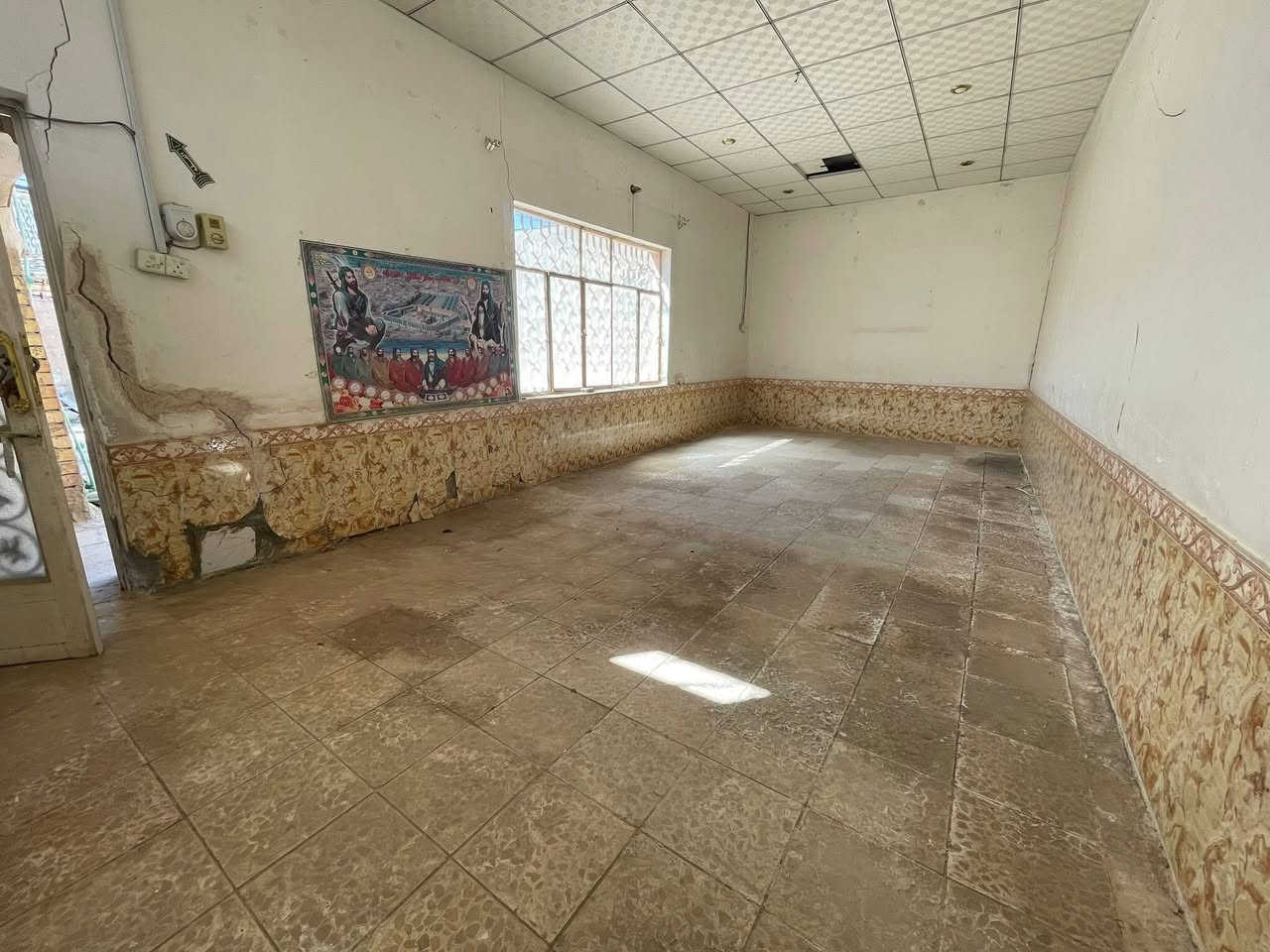 مكتب اكرم الحاتمي للعقار   ***********
==================================

  دار للبيع المساحة 260 متر ركن طابو صرف  

حي ميسان قطاع 22 ركن  عرض الشارع 12 متر 

==================================
                               
   يحتوي ع /غرف عدد 3 وصالة ومطبخ وأستقبال 

وصحيات داخلية وخارجية ومكشوفة وطارمة كبيرة

            بناء طابوق والسقف شيلمان 

                البيت فارغ غير مسكون 

                    السعر 240 مليون  

للاستفسار الاتصال بالرقم  *********** وات سآب 

               او مراجعة المكتب/ اكرم للعقار

               عنوان المكتب النجف الكوفة 
  
   حي ميسان شارع الكيات مقابل اسواق حليم
