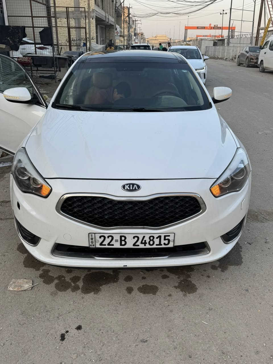 السلام عليكم
كيا كادنزا موديل 15 خليجي 
مكفولة من الصبغ 
فقط بارد وموضح بالصور 
كير ومحرك ع وضع الشركة 
جرس إنذار من تعبر 120 
نقص فقط صدر امامي وخلفي 
وبوليش 
المواصفات فول عدا السايد بريك بالرجل 

ماشيه 170 الف قابلة لزيادة

السياره سعرها 133 ورقه وبيها مجال قليل 
اتصال ***********
