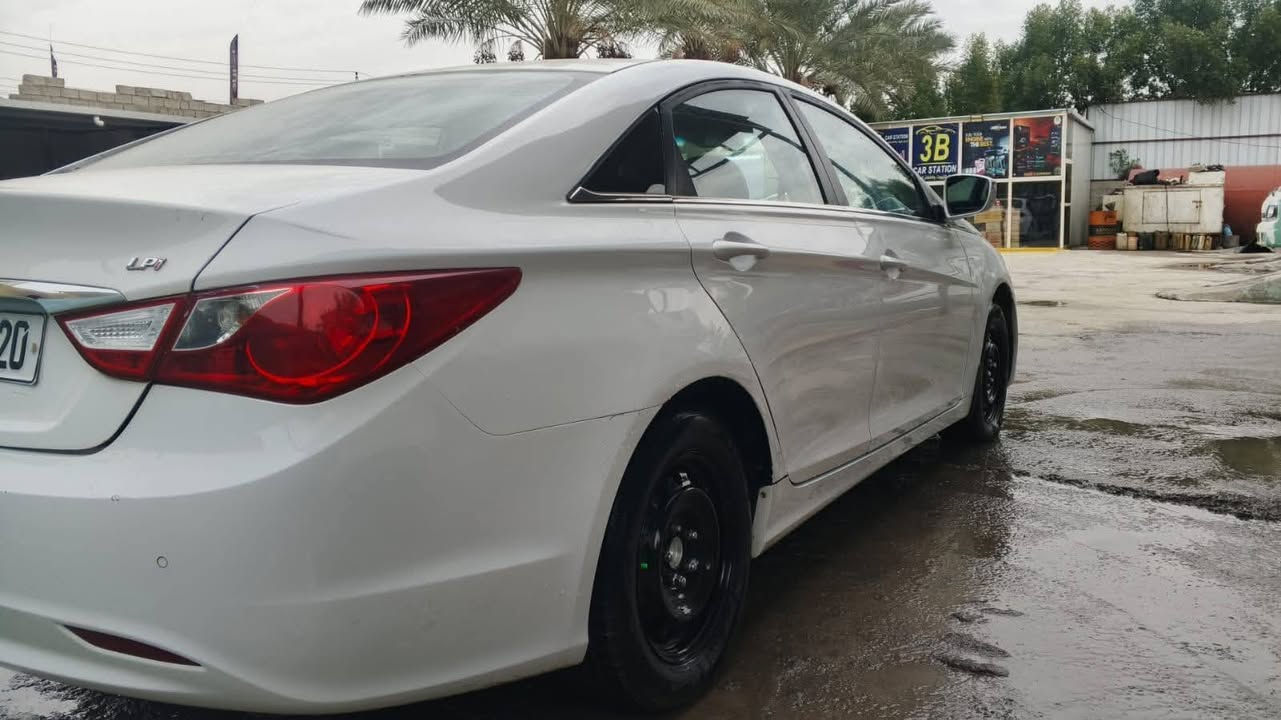 السلام عليكم سوناتا موديل 14 دخول جديد كرتون
سياره جاهزه ما بيها اي نقص 
محرك 24//غاز غاز غاز غاز/
بيها قصه جنطه
///ادوات ادوات ادوات ادوات///
السعر 50 ورقه وبيها مجال السياره جاهزه 
العنوان بغداد رقم الهاتف/***********
