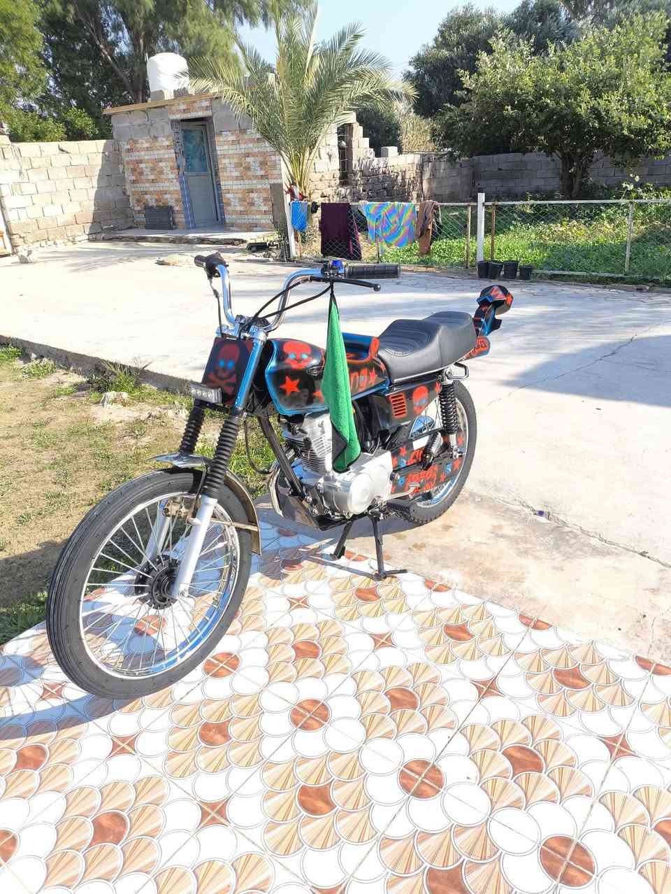 السلام عليكم دراجه4كير شاصي 24سكنر تعمير 25محرك نامه شلامجه ثاني تبديله دهن دراجه خير من الله شلعه ومعدل باقي التفاصيل خاص 
***********
