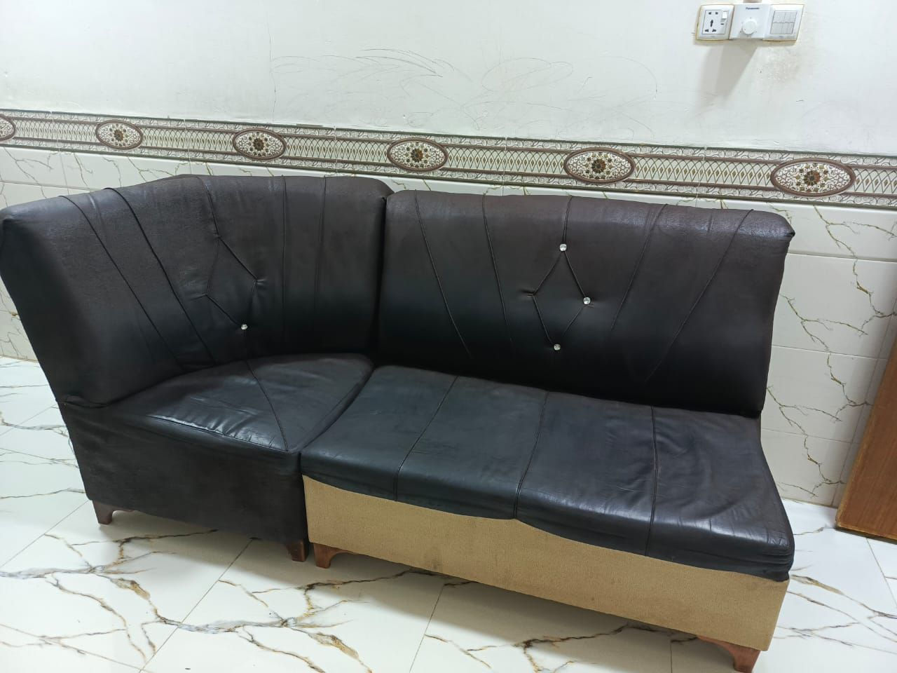 ديوان جلد للبيع السعر 250 الكوت زين القوس


**إذا كنت صاحب هذا الإعلان وتريد حذفه لأي سبب، رجاءا أرسل رسالة إلى الدعم الفني**