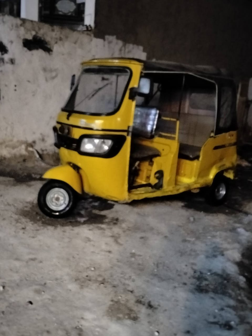 سلام عليكم تكتك تي في اس موديل 18 شهر 11 بغداد حي العامل سعر 3 و نص وبيحه مجال أوراق مو رقم حي العامل رقمي ***********
