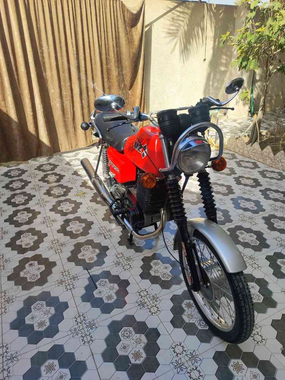 السلام عليكم اخوتي الجنابه من رخصت المدير المحترم امزت جديده ومكفوله كفاله كفاله عامه من اللحيم والتبديل كله المانيه وتجي وشوف بعينك الدراجه حيل جديده بمعناه الكلمه ارقام وسنويه إصابات ومكينته صفر سايسه مامفتوحه كفاله بس مااندل رعيه ابيع مكفوله كله شغاله الدراجه مضمونه جانت السعر مليونين واربعميه وبيه مجال قليل وهذه رقم راعيه ***********مكلف بل نشر مكانه المسيب السده
