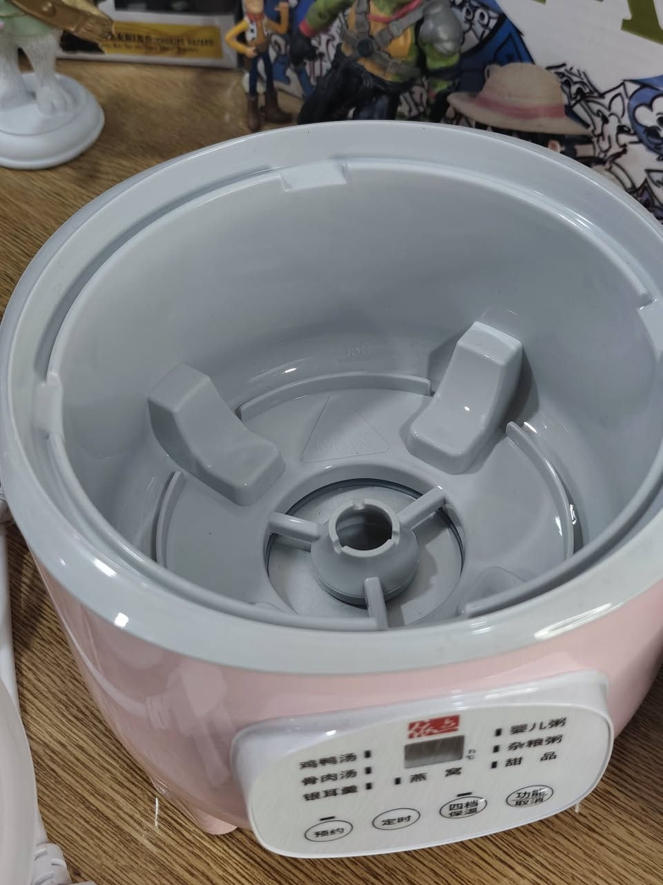 قدر كهربائي صغير سهل الاستخدام يحتوي أناء داخلي من السيراميك مع غطاء مزدوج 
و 7 برامج طبخ جاهزه 
و 4 درجات حراره 
السعر 25 يتوفر توصيل لجميع المحافضات📦


**إذا كنت صاحب هذا الإعلان وتريد حذفه لأي سبب، رجاءا أرسل رسالة إلى الدعم الفني**