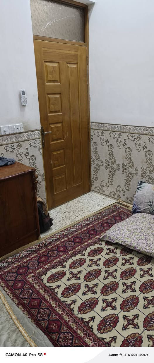 سلام عليكم عندي بيت مساحة ٧٥م مجمع السلطان الطابق الاول كامل والطابق الثاني عضم توني فاتح القالب بي ٣غرف نوم أو مدخلين ارتفاع البيت ثلاث مترات أو ربع بسعر كلش مناسب للتواصل ***********
