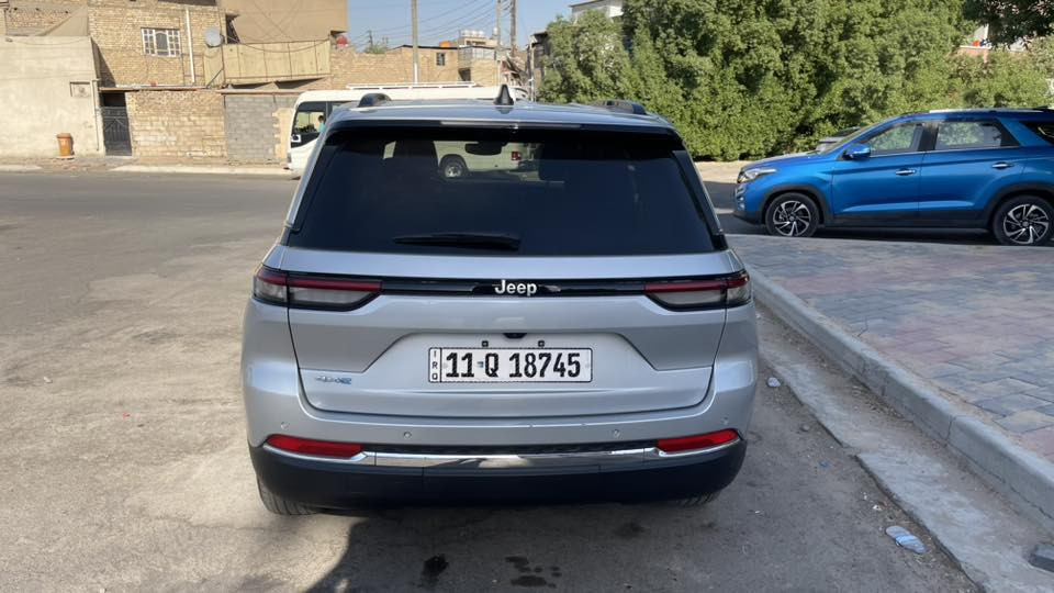 تم تنزيل السعر
السلام عليكم 

للبيع — Jeep grand cherokee 4xe 2024

📌 الموديل: 2024
📌 الفئة: 4xe — هايبرد (بنزين + كهرباء)
📌 الممشى: 25,000 فقط
📌 الدفع: رباعي 4×4
📌 الحالة: نظيفة جداً — جاهزة للاستخدام

 السياره بدون صبغ فقط جاملغ مرجع بارد

⭐ مميزات السيارة:

 • نظام هايبرد اقتصادي
 • عزم قوي وأداء ثابت
 • مريحة للمدينة وممتازة للطرق الخارجية
 • محافَظة وماشية قليل

💰 السعر المطلوب: 335 ورقة
📍 الموقع: بغداد — الكاظميه
📞 للتواصل: ***********
