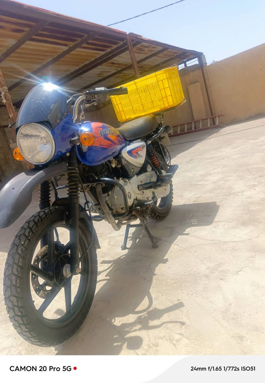 سلام عليكم 
للبيع بوكسر
23 فحل
رقم بصره 
لايت زنون جديد
حجم المحرك150cc
تايرات جدد
يعني دراجه بمعنى الكلمه نضيفه 
ماشيه 17الف
اوراق كامله 
السعر مليونين وتلثميه وبيه مجال
العنوان بصره قضا الدير ناحيه النشوه
الرقم الهاتف ***********
