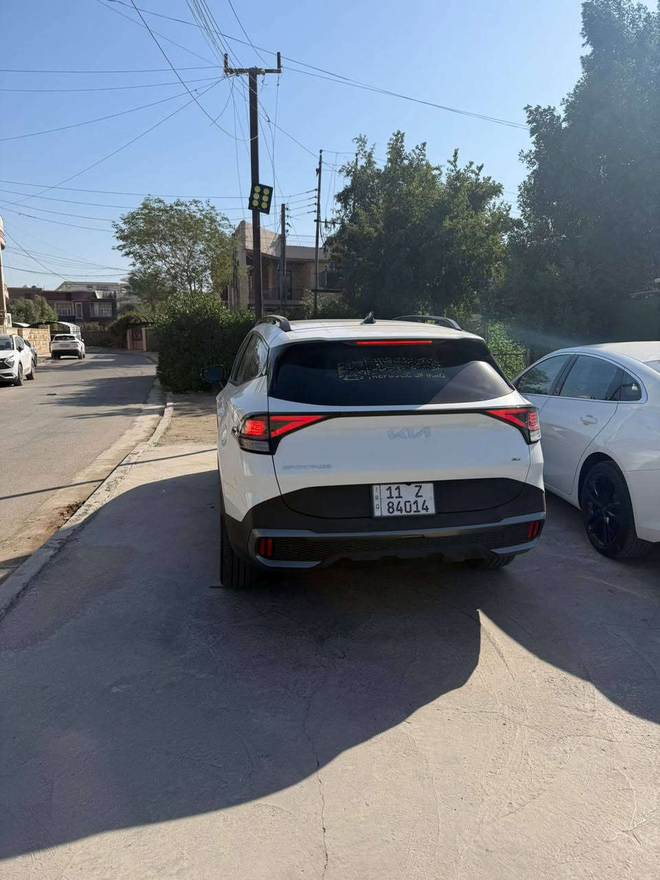 ‏2024 Kia Sportage X Line
كيا سپورتاج  2024   plug in Hybrid هايبرد بلك ان 
يعني تكدر تستخدم سياره كانما سياره كهربائيه 
وتكدر تستخدمها  نظام الهجين 
وتكدر تستخدم نظام الوقود انته بكيفك علما تكدر تشحنها شحن خارجي ايضأ وتستخدمها كسياره كهربائيه بصوره تامه وتنسى محرك 😜وبانزين ودوخته 
عداد المسافه 12الف mil    
لون ابيض صدفي مميز  
 
فول  موصفات    
مواصفاتها :
1-بنوراما
2-بصمة  
3-شاشة كبيره على طول دشبول 
4-كاميرا دوارة 
5-رادارات / رادار امامي /رادار جانبي /رادار خلفي
6-حساسات خلفي 
7-خرائط نظام كيا مفعل بيها اصلا 
8-كشنات تدفة‏ 
9-كشنات جلد .
10-دفع رباعي  نضام جبلي وثلجي وترابي
11-نزول منحدرات                                                    
12-كشنات كهرباء
13-تبريد قطعتين 
14-اوتوهولد 
15-ويل كروم 
16-مسجل ناطق مفعل
17-بلوتوث USB ابل كار بلاي والاندروير . 
18-حاجب ليد
19-نقطه عمياء
20-مراة تعتيم
21-اشاراة بالمراياة الجانبيه                                     
22-فول تحكم ستيرن                                             
23-كير ماوس                                             
24-اوتو بريك                                                        
25-بريك بصمة                                                       
26-زنون + Led
27-شحن اللاسلكي                                                            
28-‏داخل اسود جلد 
29-نضام قياده أيكو + سبورت + نورمل
30-مثبت سرعه
31-تحديد مسار والقياده الاليه 
32-دمامات صوت  
33-لايت بلادي Led +  زينون ‏دبل زينون اصلى . 
34-رادار الخطوط البيضاء 
35لايتات اربع عدسات + ليد 
‏36-شاشة إلكترونية
37-تشغيل عن بعد 
‏AUTO HOLD-38
‏39-Auto start
40-منفذ شحن في المقاعد الأمامية
41-تبريد منفصل السائق عن الراكب مع دكتات تبريد خلفية. .
فول 
وبعد كومه مواصفات
السعر:220 مجال بسيط

اسف لانه طولت بس هاي سياره تختلف عن كل سيارات الموجوده 
سياره بسمي 
رجاء شباب هاي سياره تختلف عن سيارات الشايفيها ***********
 مكان بغداد السيديه
