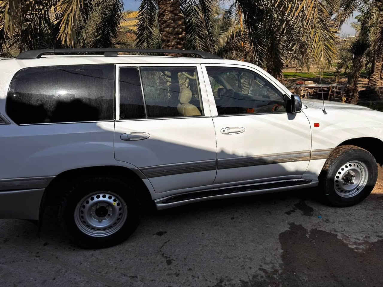 سلام عليكم مونيكا ٢٠٠١ محدثة ٢٠٠٧ مابيهة حادث مصبوغة عام بيعة مستعجله السيارة باسمي العنوان بصرة رقم الهاتف  ***********.  السعر 95
