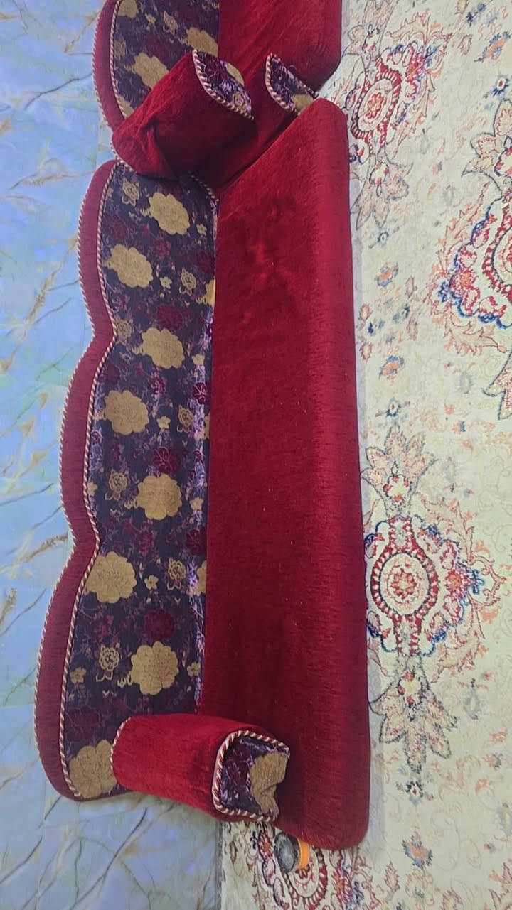 ديوان ارضي للبيع    11مقعد السعر100وبي مجال لاستفسار التصال على هاذة الرقم***********العنوان بغداد مدينة الصدر
