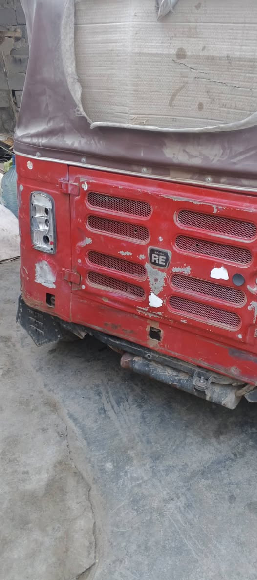 السلام عليكم تكتك للبيع موديل 2017رقم وسنويه تحويل تاني يوم تكتك 
بيهه طخات بسيطه مكينه مكفوله لا تنقيص ولا تبخير السعر 4500وبيهه مجال مكان بغداد الشعب رقمي ***********
