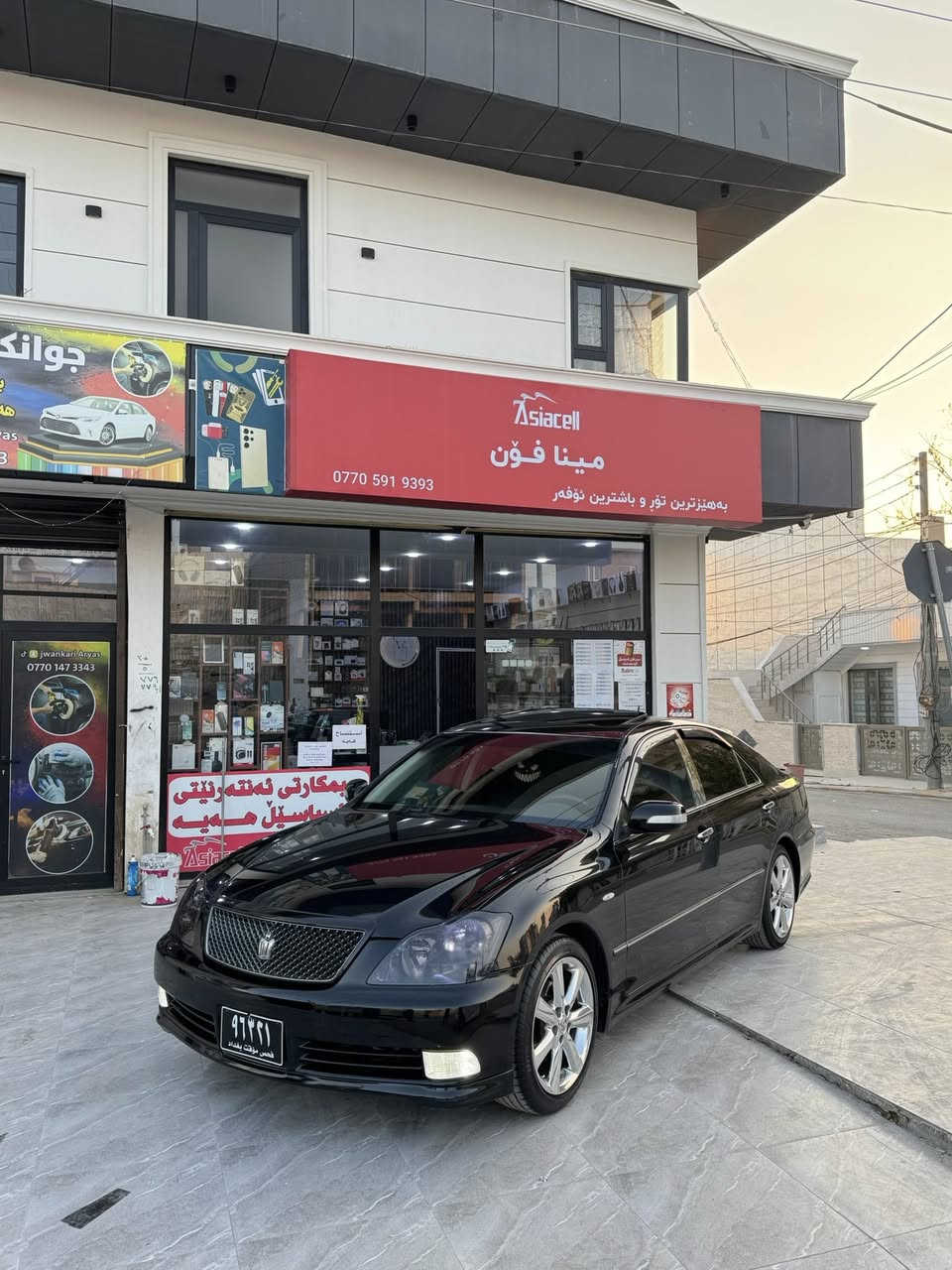 شاهینەی لۆۆکک ٢٠٠٥ 
مەکینە گەوری١٨٢ بێ دوکەڵ .
سەیارەکە قەپات مواسەفاتە 
جڵدو سڵایدو هیتەر
ئاوێنە ئیشارەتو ویل دینگەی ئیستیلە  
گێڕو مەکینەی لۆکە 
سەیارەکە ٢٥٠
مەسرەفی تیا نییە. 
٤ دەبڵی رۆیاڵی لەسەرە. 
ئەشیای ناو سنوقی کامل تیایەو 
سپێرەکەشی دینگەیە. 
موشتەری نیییی سەرمان مەیەشێنە. 
سعر .نامە. یان تەلەفوون بکە
***********
شوێن سلێمانی
