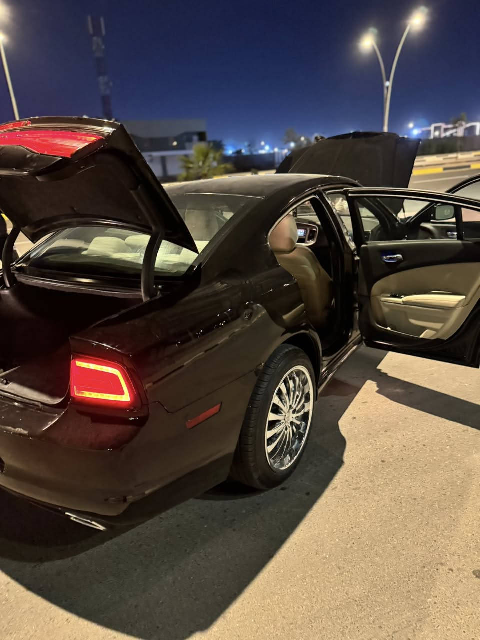 اسلام عليكم جارجر للبيع موديل 13 أسوده  مكينه 3600كفاله من الكص والضربه والصبغ والعشاء. مكينه كير جداد حداديه تخم تاير لسياره جاهزه امتومه طبق الصل ارقام سنويه أصليات  مكانه البصره السعر 90اوبيه مجال قليل  رقم الهاتف ***********
