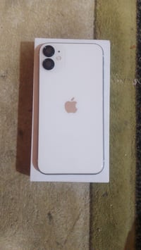 آيفون ١١ • ٦٤ • شاشة مكسورة