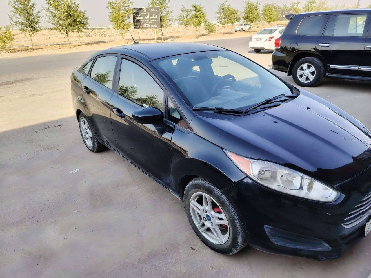 فۆرد فێستا مۆدیل 2019
دوو نیوپارچەی بۆیاخە. دووبست بۆنیدی معجونە.
جەمپێکی پشتی هەیە.  سەنەوی مانگی شەش بەسەر دەچێت. هەندێك  تەزرەی سەقفی هەیە ، شل بوونەوەی هەیە.  داوای 86 $ لێدەکەین و معاملەی تێدایە.

***********
