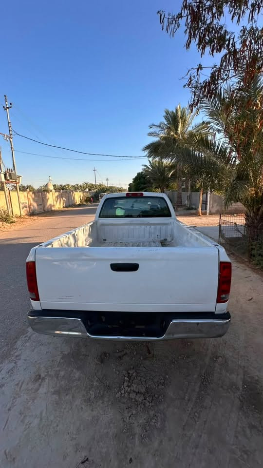 دوج رام ٥٧٠٠ هيمي
كير اوتو باب قصير بدي طويل 
كير ومحرك واكسل مكفولات 
مصبوغه صبغ درجة اولى تايرات بي اف كودرج 
معاملتهة جاهزه بس تدفع الكمرك. كمركهة مليون و٧٠٠ فقط 
 مكان السيارة بغداد ورايدهة ب٧٥ 
***********
