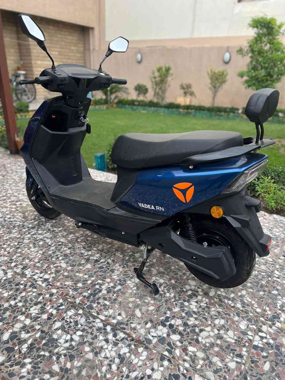🌟 دراجة كهربائية من شركة yadea العالمية / نوع RN :-
🔺السرعة : 50 كم/ساعة .
🔺نظام الشحن التلقائي .
🔺قدره الملف : 1200 واط .
🔺عدد البطاريات : 6 
🔺حجم البطارية : 23 أمبير/ 72 ڤولت .
🔺نوع البطارية : گرافين .
🔺حجم الويل : 10 انج امامي/خلفي.
🔺المسافة المقطوعة للشحنة الواحده : 45-55كم .
💰السعر :- 850 الف .
📬الموقع : بغداد/زيونة .


**إذا كنت صاحب هذا الإعلان وتريد حذفه لأي سبب، رجاءا أرسل رسالة إلى الدعم الفني**