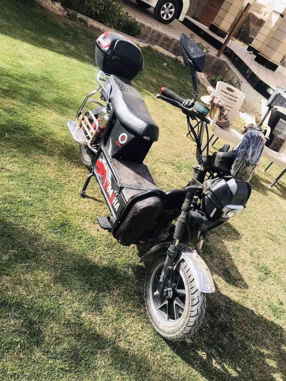 متاح دراجه شحن هيوشا موديل ٢٠٢٤ بطاريات ٥ كهربائيات كله تفاصيل و النضافه داخل الفديو  السعر ٤٠٠ وبيه مجال بسيط مكاني هيت حي البكر *********** توصيل موجود حسب الاتفاق
