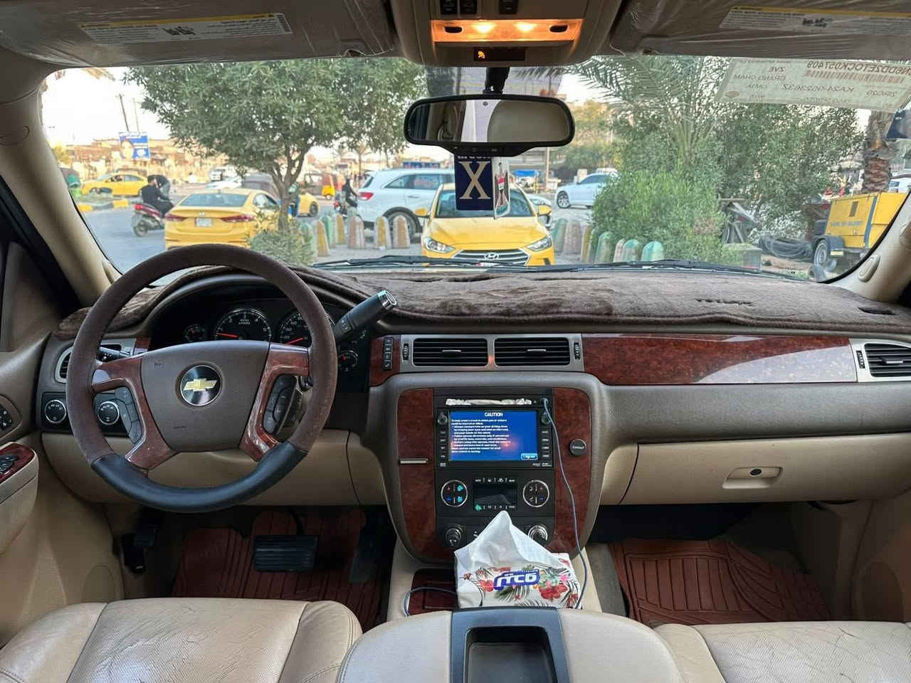 السلام عليكم تاهو موديل ١٠ خليجي بيه بس خشم الجاملغ بي هاي الطخه ونصبغ وبيه اشويه مال البنيد ومطبك والباقي كله كفاله فول السياره بيه ادامه كامله تورباين جديد يعني كير ومكينه جدد ماشيه ١٤٧ الرقم بغداد بسمي الرقم ***********
