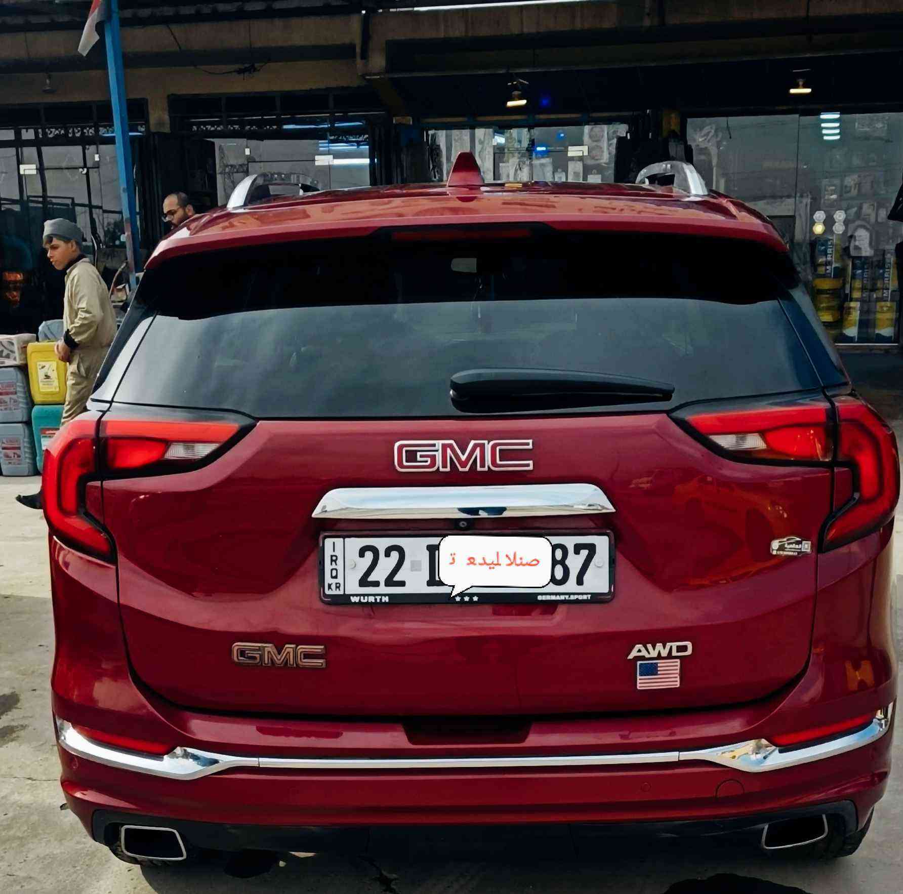 الـسـلام عليكم                     جمسي تيران ٢٠٢٠ محرك ٢٠٠٠ تيربو دينالي أعلى مواصفات للبيع جوة  سعرها بالسوك لغرض البناء السعر (١٦٥) بجم كبس حادث خلفي الجنطة السيارة دفع رباعي محرك اقتصادي ، شاشة لمس كبيرة، مقاعد جلدية مع تدفئة وتبريد،بالكشنات فتحة بانوراما، رادار للسلامة، تشغيل عن بعد، (٤) كاميرات 360 درجة،دوارة ونظام صوتي Bose، بالإضافة إلى تجهيزات الدينالي المميزة مثل العجلات الأكبر حجماً واللمسات النيكل والمواصفات الداخلية الفخمة، مع توفر ميزات الأمان المتقدمة مثل الرادار امامي خلفي و جانبي للسيارات والاشخاص والنقطة العمياء.
القوة: تصل إلى 252 حصان 
ناقل الحركة: أوتوماتيكي 9 سرعات أو الدفع).
الدفع: دفع رباعي (AWD) 
مقاعد جلدية (أسود) مع تدفئة وتبريد وكهرباء.للكشنات
شاشة لمس كبيرة لنظام جي بي إس المعلومات والترفيه مع Apple CarPlay و Android Auto.
تبريد. خلفي وامامي 
تحكم كامل ستيرن
بصمة (تشغيل عن بعد، دخول، ومانع انزلاق). مع( ٥ )بصمات الأبواب والصندوق
إضاءة LED (زنون) وكشافات ضباب.
فتحة سقف بانوراما.
باب خلفي كهربائي نظام شفط 
رادار أمامي (نقطة عمياء، تحذير من الاصطدام). مع هزاز كشن للتنبيه وذاكرة خزن وضع الجلوس السيارة تشغيل عن بعد بالشتاء تشتغل تدفئة مع التشغيل عن بعد وتبريد بالصيف ونظام اصطفاف وقوف ذاتي انطي ضمان كير ومحرك وتبريد 
ماشية ٨٥ الف كيلو حقيقي
السنوية باسمي تريد. تحويل تريد وكالة والسنوية نافذة بعد. سنتين مكاني بغداد الشعب رقمي واتسب *********** الفارس, صلاح الدين
