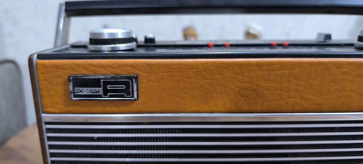 السلام عليكم
جهاز راديو 
ماركه ROBERTS 
صناعه انكليزي 
ثلاث موجات FM.AM.MW
كهرباء 220
باتري كلن حجم كبير 
شغال سحب جيد 
نظافه جيده 
السعر 50
التوصيل 5 بغداد 6 باقي المحافظات


**إذا كنت صاحب هذا الإعلان وتريد حذفه لأي سبب، رجاءا أرسل رسالة إلى الدعم الفني**