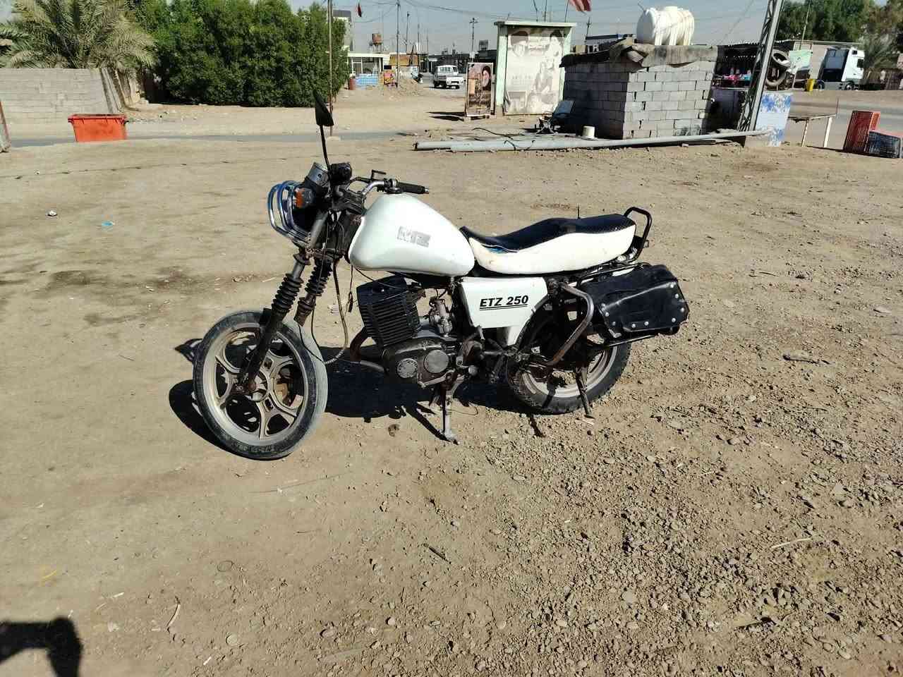 السلام عليكم دراجه للبيع محرك ما مفتوح كهربائيات كلها شغاله دراجه بدون اوراق ***********
